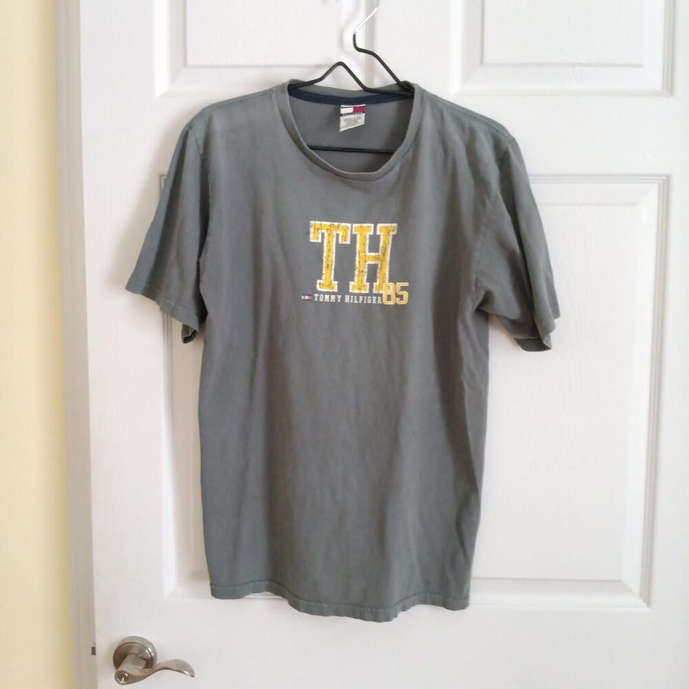 Tommy Hilfiger Y2K Vintage Men's XL Tee Mended